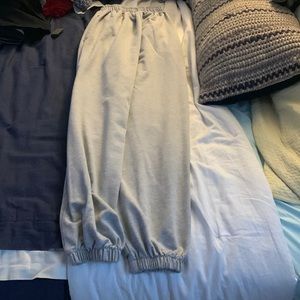 gray sweatpants